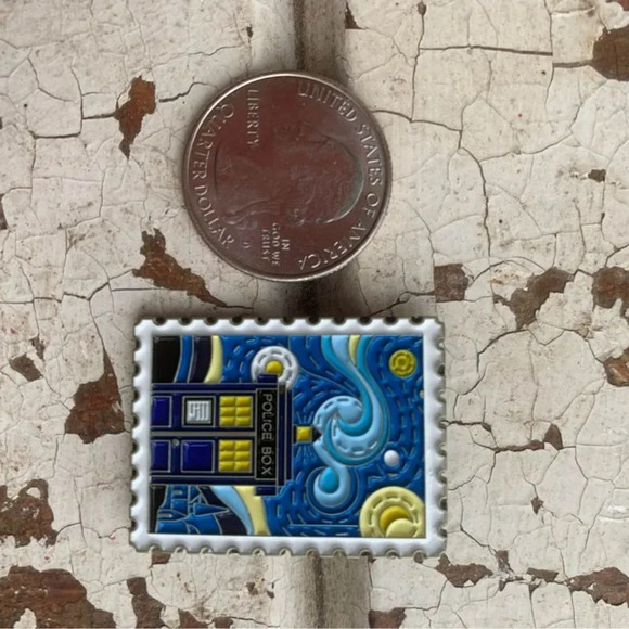 Brand new Dr. Who Tardis starry night enamel pin - Picture 2 of 3